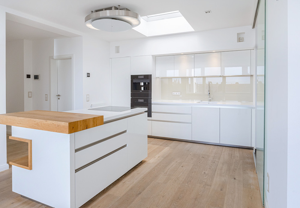 Lichtdurchflutete und hochwertige 4-Zimmer-Penthouse-Whg. in begehrter Lage! - Foto 1