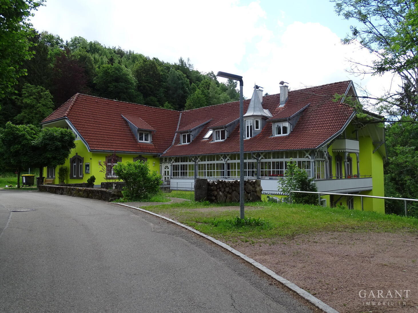 Exklusives Mehrfamilienhaus mit weitläufigem Park in einmaliger Lage! – 79669 Zell im Wiesental, 79669 Zell im Wiesental – Vorschaubild 4