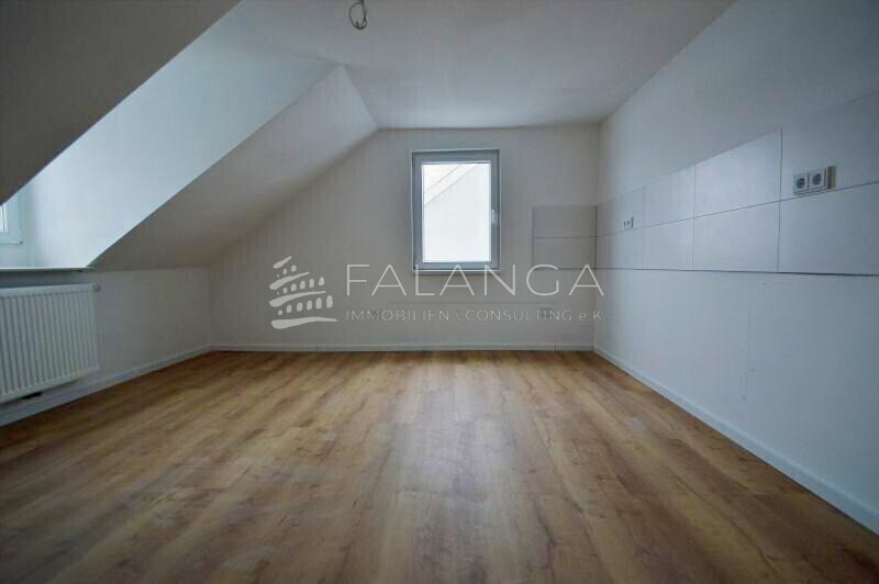 Falanga Immobilien - Hochwertig sanierte 3,5-Zimmer DG Wohnung im Herzen von Wiesbaden-Schierstein! – 65201 Wiesbaden-Schierstein, 65201 Wiesbaden-Schierstein – Vorschaubild 3