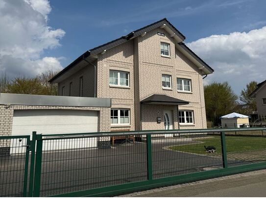 Traumhaftes 1-2 FH mit Doppelgarage in Steinheim – Ihr neues Zuhause wartet auf Sie!