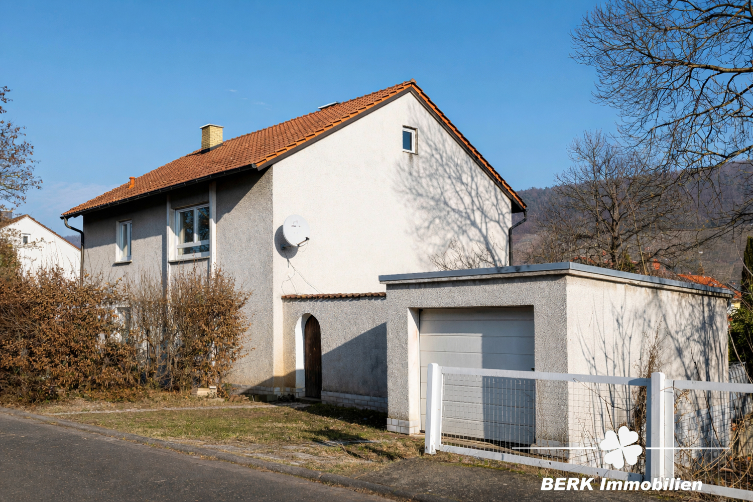 Immobilie in Klingenberg am Main - BERK Immobilien – Großzügiges Einfamilienhaus mit zauberhaftem Burgblick und weitläufigem Grundstück - Bild 0