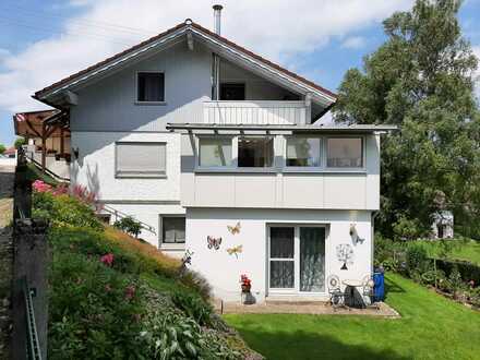 Einfamillienhaus mit Einliegerwohnung und Doppelgarage in Buchenberg/Oberallgäu
