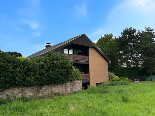 Wohnen und Arbeiten unter einem Dach - Großes Einfamilienhaus in ruhiger Lage