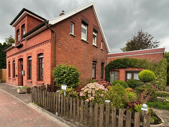 Großzügiges Einfamilienhaus mit wunderschöner Gartenanlage