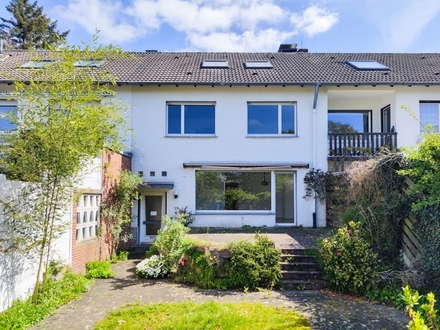 Zum Selbstverwirklichen: familienfreundliches Reihenmittelhaus mit zwei Gärten