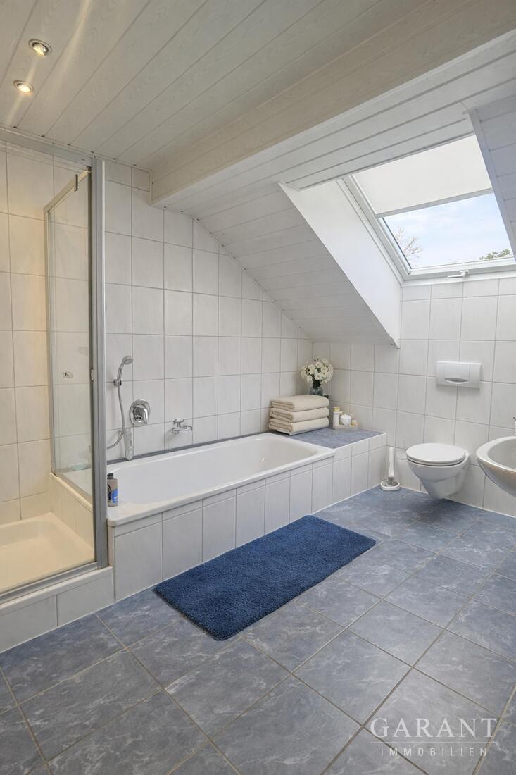 *Attraktives Zweifamilienhaus in Zuchering*Eigenheim oder Kapitalanlage *Viel Potenzial* – 85051 Ingolstadt, 85051 Ingolstadt – Vorschaubild 9