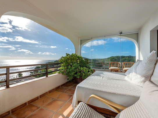 Penthouse mit Meerblick und Gemeinschaftspool in Cala Vinyes