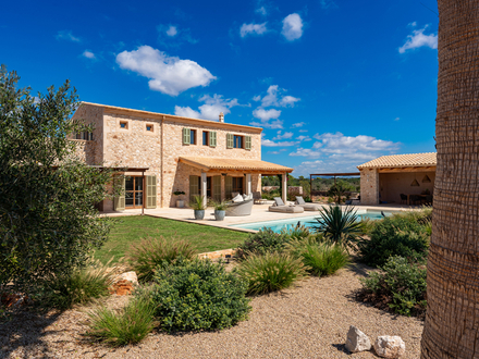 Absolutes Paradies - Autarke, charaktervolle Neubau Finca mit großem Pool