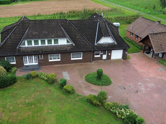 Viele Möglichkeiten! 1,5 ha großes Grundstück in Langförden mit 3 Häusern plus Nebengebäuden.