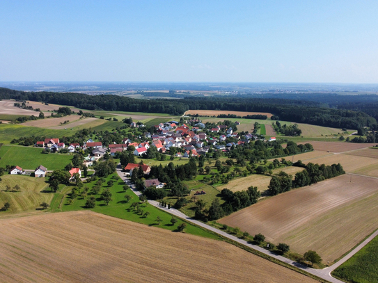 Zweifamilienhaus mit großer Garagenhalle in traumhafter Naturlage