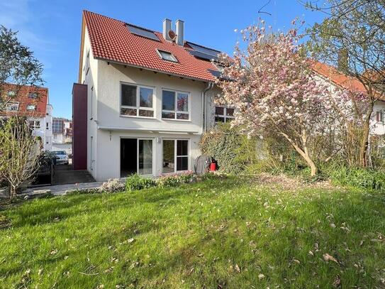 Moderne Doppelhaushälfte mit schönem Garten