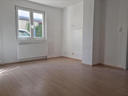 Einfamilienhaus mit großem Hof und Wohnmobilgarage