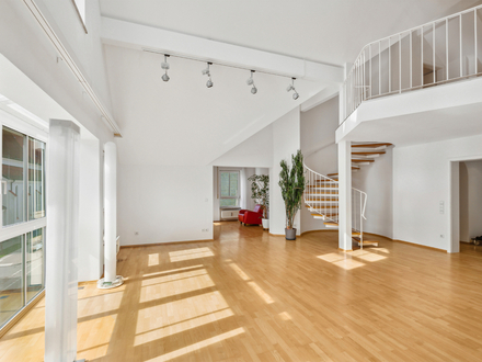 Loft-Feeling! Große Dachterrassenwohnung über zwei Ebenen