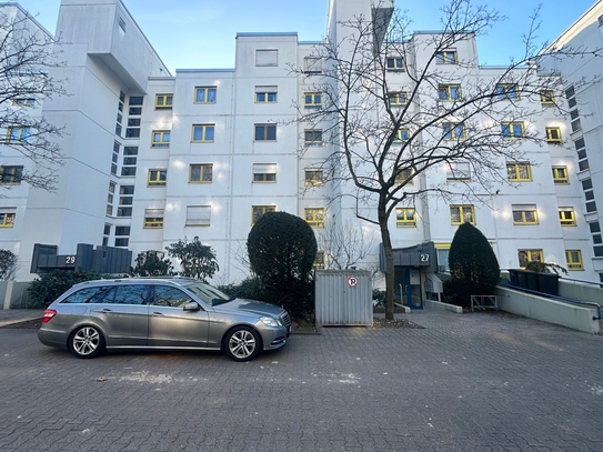 Charmante 3-Zimmer-Wohnung mit Loggia und PKW-Stellplatz