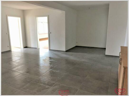 Moderne 4-Zimmer Wohnung in Hausgröße ++Decker Immobilien++