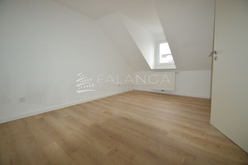 Falanga Immobilien - Hochwertig sanierte 3,5-Zimmer DG Wohnung im Herzen von Wiesbaden-Schierstein! – 65201 Wiesbaden-Schierstein, 65201 Wiesbaden-Schierstein – Vorschaubild 6