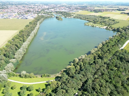 Beherbung - Freizeit- und Erholungsgrundstück f. 25 Ferienhäuser u. Wellness auf 26.854 m² am See