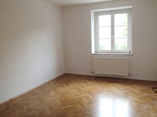 Gepflegte 3-Zimmer-Altbau-Wohnung mit Balkon in Bestlage in München-Haidhausen