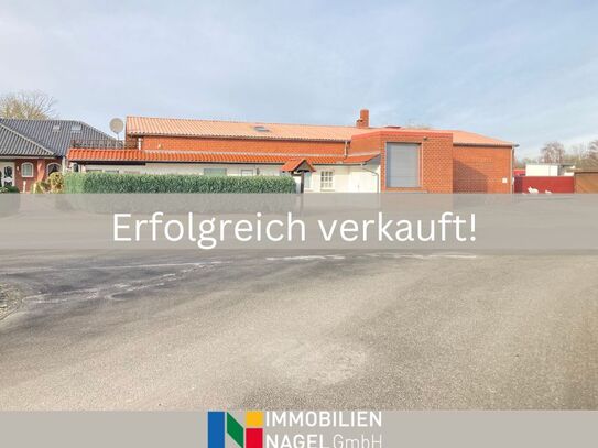 VERKAUFT! Moderne Gewerbeeinheit mit Betriebsbungalow und Mitarbeiter-Apartment zu verkaufen