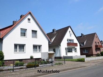 2-Familienhaus mit Garage und Carport - provisionsfrei