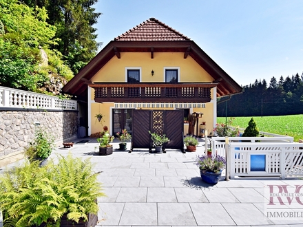 Schönes, großzügiges und sehr gepflegtes Einfamilienhaus mit XXL Terrasse, Garten und Garagen!