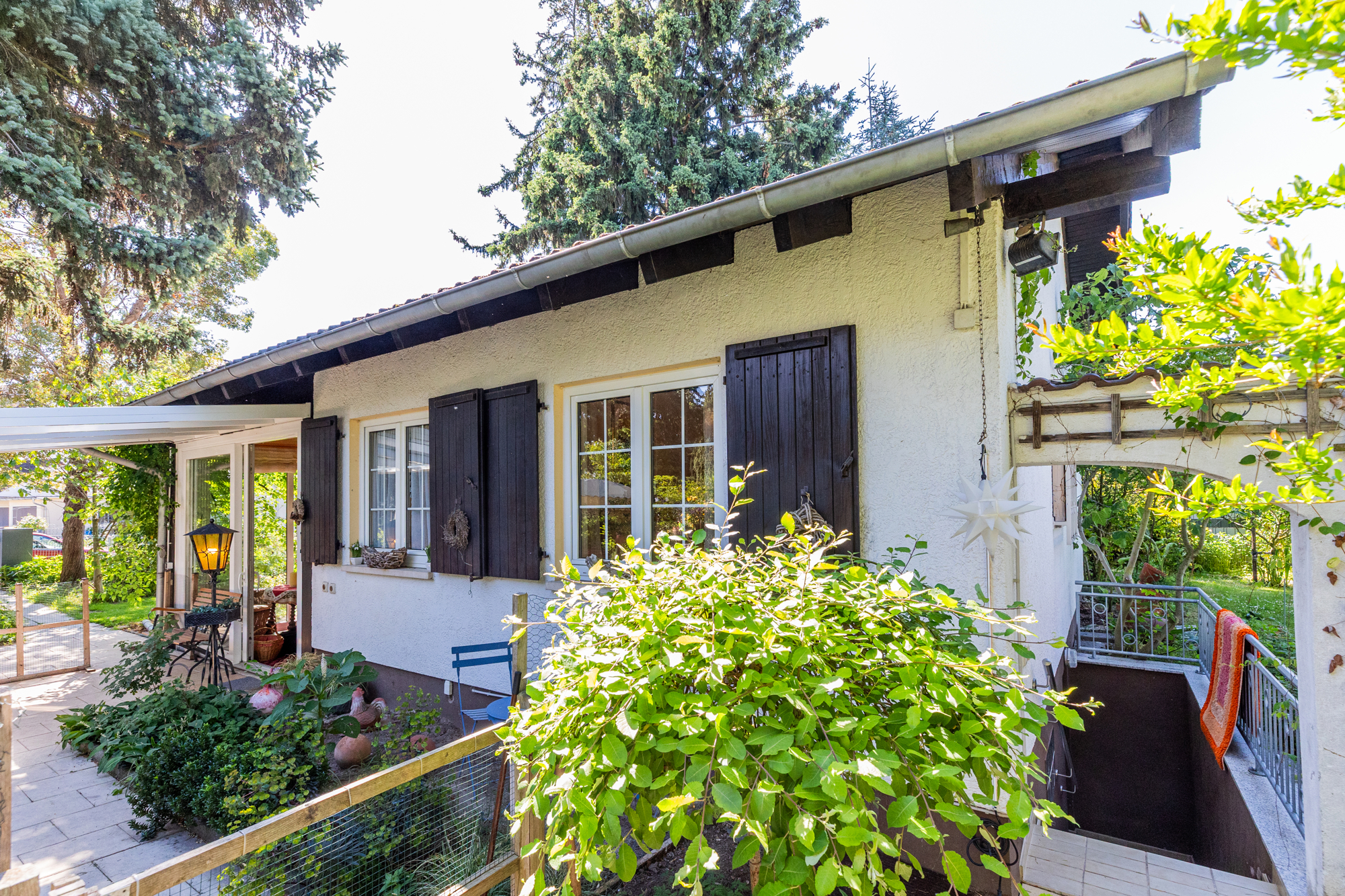 Haus im Bungalow-Stil auf großem Grundstück mit traumhaftem Garten, altem Baumbestand und Pool – 55246 Mainz-Kostheim, 55246 Mainz-Kostheim – Vorschaubild 7