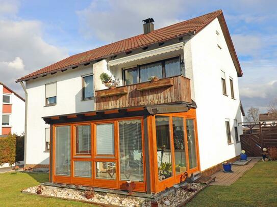 Nähe Weiden! Freistehendes Ein- oder Zweifam.-Haus mit zwei Garagen und Wintergarten