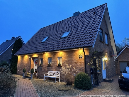 Einfamilienhaus mit großem Grundstück in ländlicher Lage zwischen Friedrichsfehn und Petersfehn/ LK Ammerland