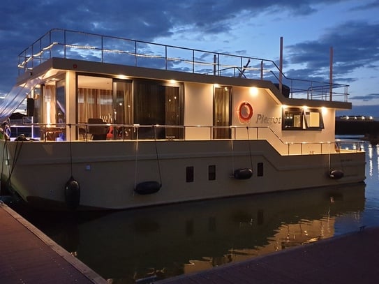 Hausboot Cruising Home mit festem Liegeplatz, Neustadt Zollhafen Mainz