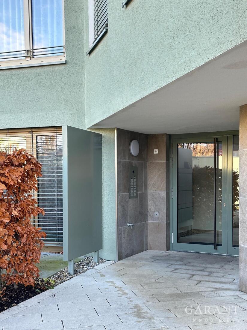 Ein Zuhause zum Wohlfühlen: Moderne 2 Zimmer-Wohnung mit sonniger Terrasse und kleinem Garten! – 86165 Augsburg, 86165 Augsburg – Vorschaubild 2