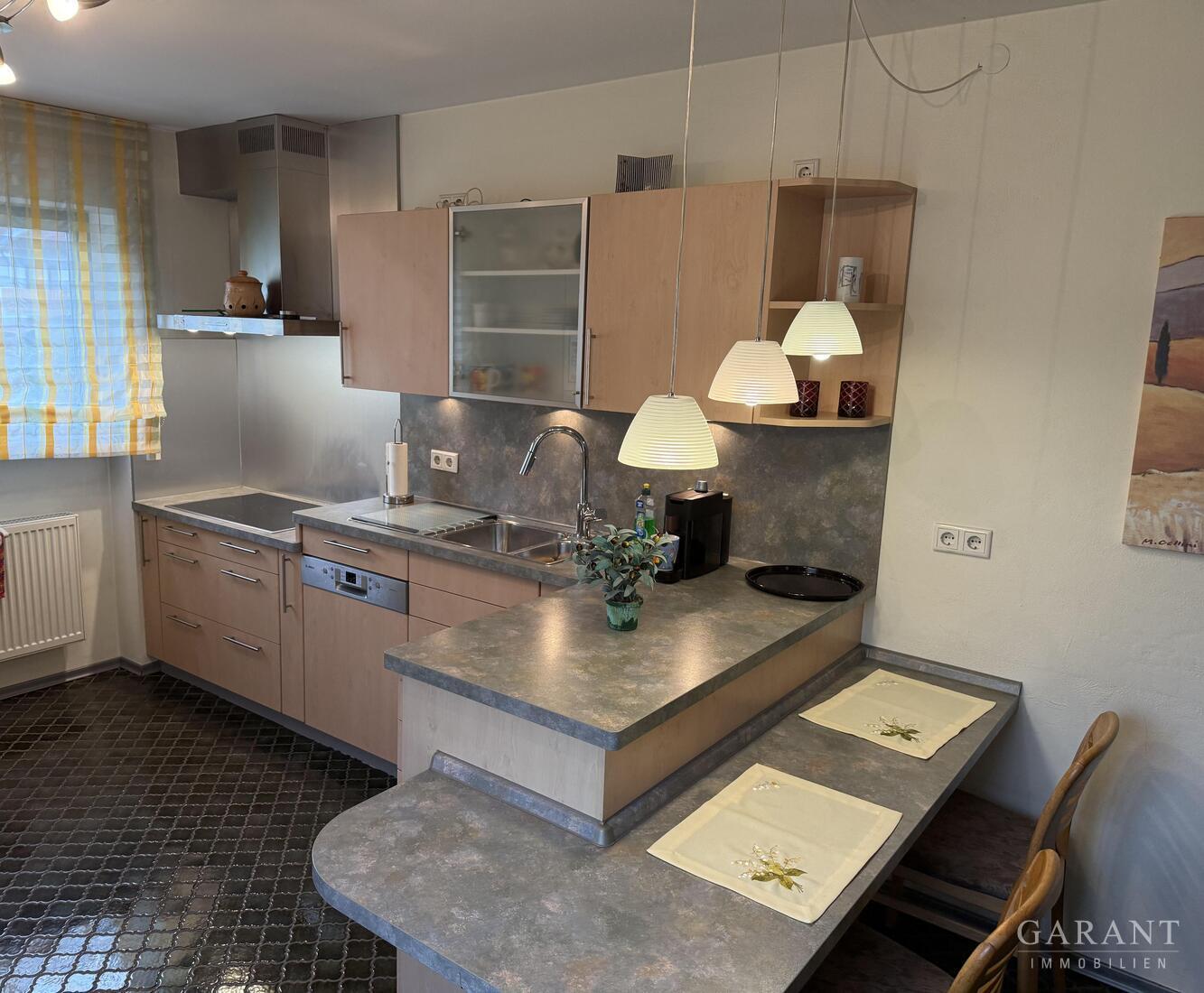 Familienhaus mit Kamin, Doppelgarage & Gartenidylle, flexibel nutzbar – 85051 Ingolstadt, 85051 Ingolstadt – Vorschaubild 4