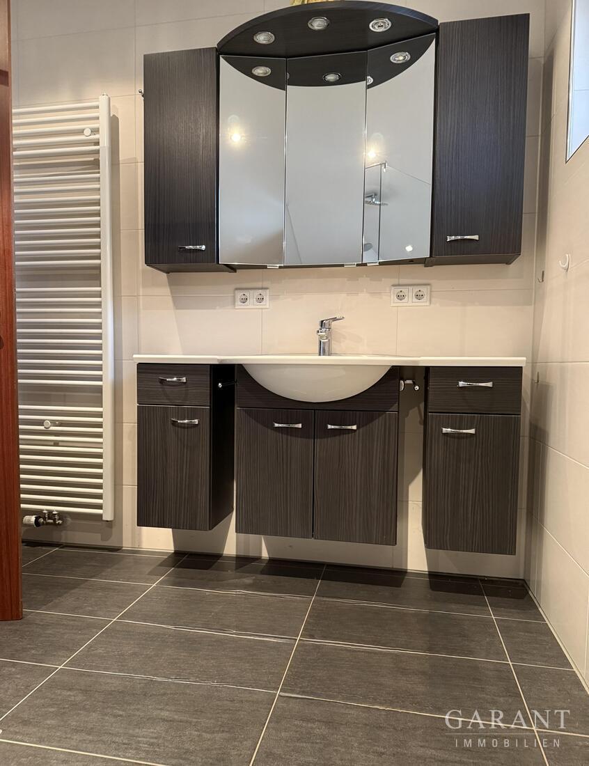 Familienhaus mit Kamin, Doppelgarage & Gartenidylle, flexibel nutzbar – 85051 Ingolstadt, 85051 Ingolstadt – Vorschaubild 2