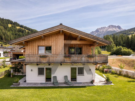 Traditionelles Einfamilienhaus mit Bergblick