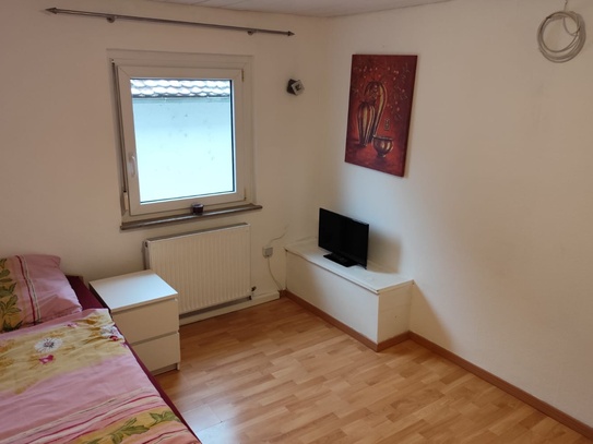 Gästezimmer mit Wlan, TV, Teilung von Bad/Wc und Küche