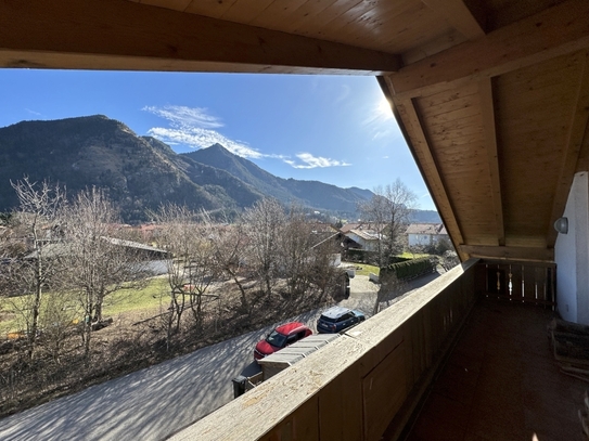 2 bis 3-Zi.-ETW unterm Dach mit Kaminofen und Bergblick-Ostbalkon