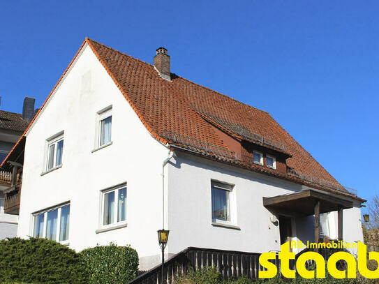 FREISTEHENDES 1-2 FAMILIENHAUS MIT GROßEM GRUNDSTÜCK, GARAGE UND CARPORT IN MÖMBRIS