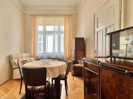 Klagenfurt - Innere Stadt: charmante Altbauwohnung in zentraler Lage mit entzückendem Balkon