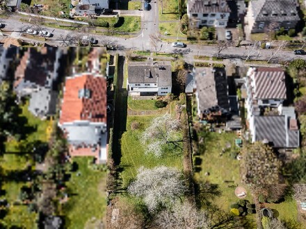 Sanierungsbedürftiges Haus mit Gewerbe-/Wohnnutzung, 1.591m² Grundstück, Anbau 200m² WFL möglich