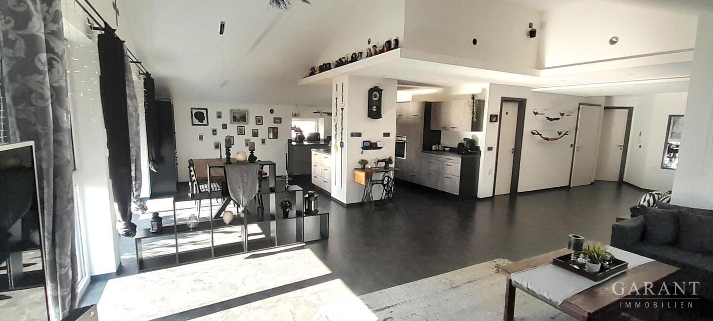 * Modernisiertes Zweifamilienhaus mit großem Grundstück * – 88527 Unlingen, 88527 Unlingen – Vorschaubild 3