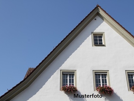 Einfamilienhaus mit Abstellplätzen