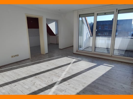 lichtdurchflutet! DG-Wohnung mit Loggia