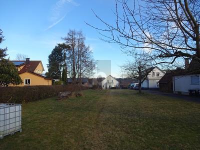 BAUPLATZ IN RUHIGEM WOHNGEBIET