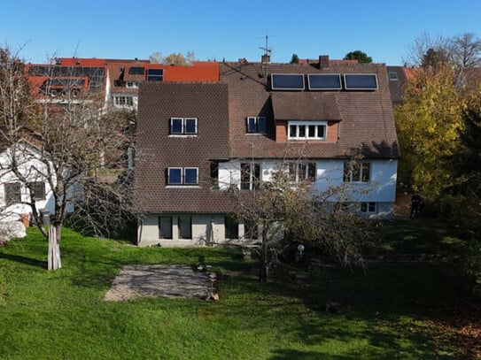 GROSSZÜGIGES ZWEIFAMILIENWOHNHAUS MIT GROSSEM GARTEN IN BELIEBTER LAGE