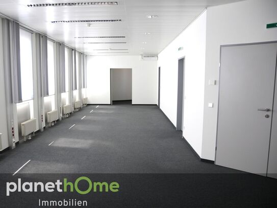 Ein helles Büro mit Klimagerät macht die Arbeit zum Vergnügen