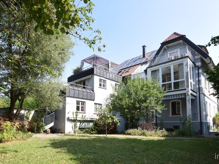 Großzügige, einmalige Wohnung mit Dachterrasse und Garten in ruhiger und grüner Zentrumslage