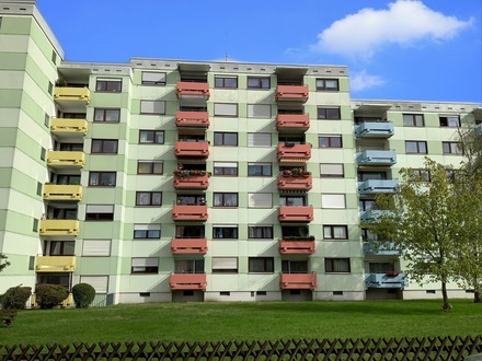 Bezugsfreie 3 Zimmer Eigentumswohnung mit Loggia in Weiden