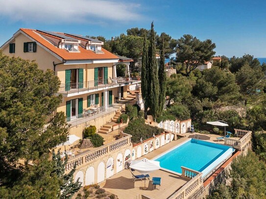 Fabelhafte Villa mit unvergleichlichem Meerblick & Swimmingpool in Camporosso