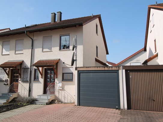 *** DHH mit Garage und Stellplatz in familienfreundlicher Lage ***