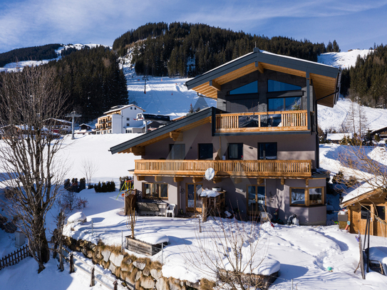 Ski In/Ski Out: Doppelhaus in sonniger Ruhelage mit touristischer Widmung im Skigebiet Kitzbühel