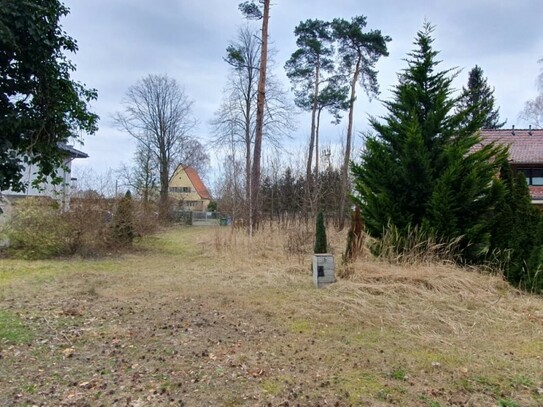 Erschlossenes Baugrundstück in schöner Wohnlage mit Baugenehmigung für 1,5 - 2 Geschossige Doppelhaushälfte oder Einfam…